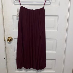 UNIQLO - NWTO pleated skirt